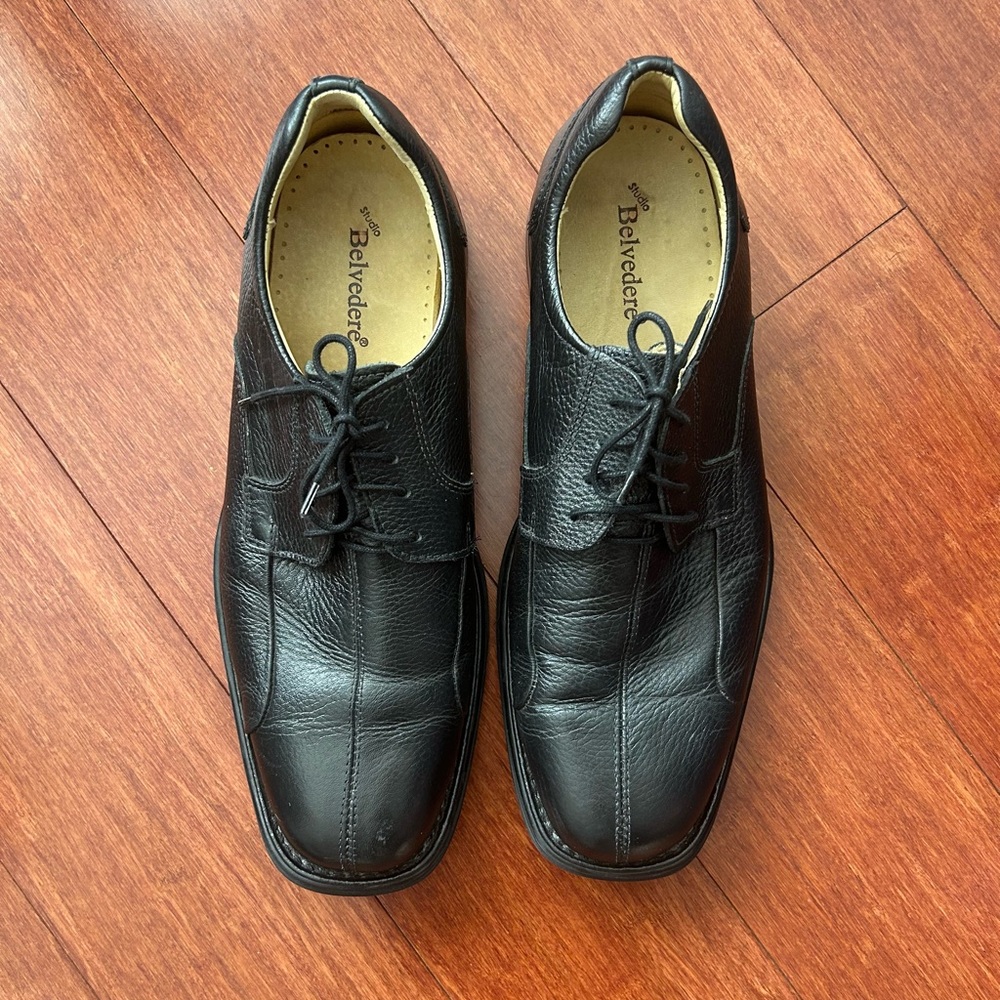 Black Leather Oxford Shoes with Square Toe